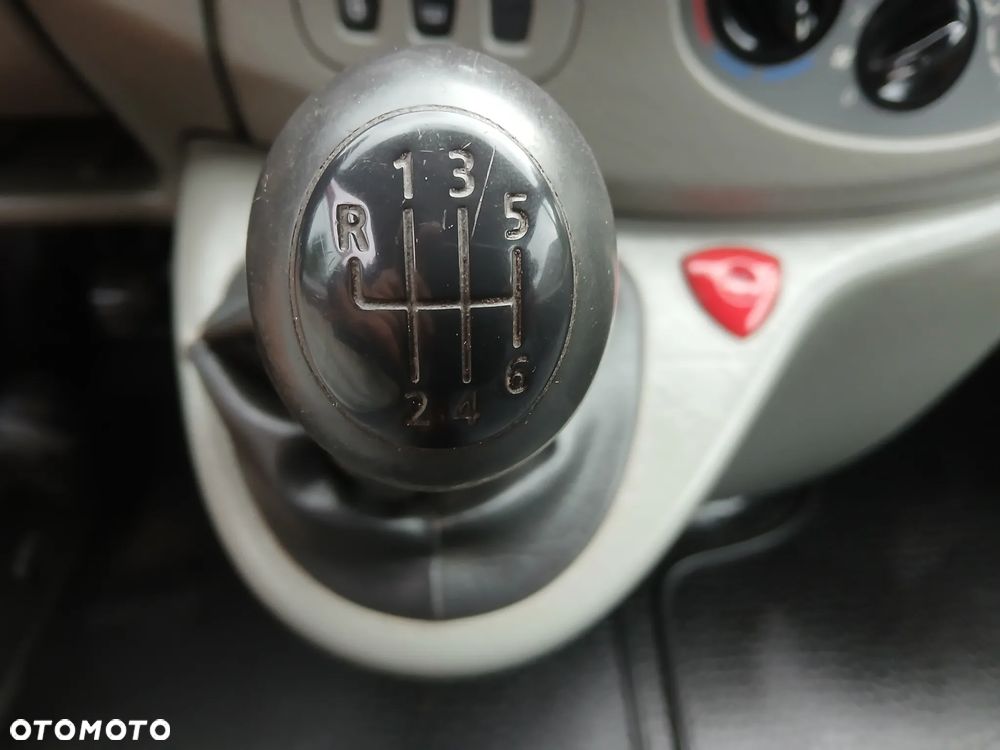 Renault TRAFIC - 13