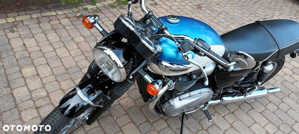 Triumph Bonneville - 8