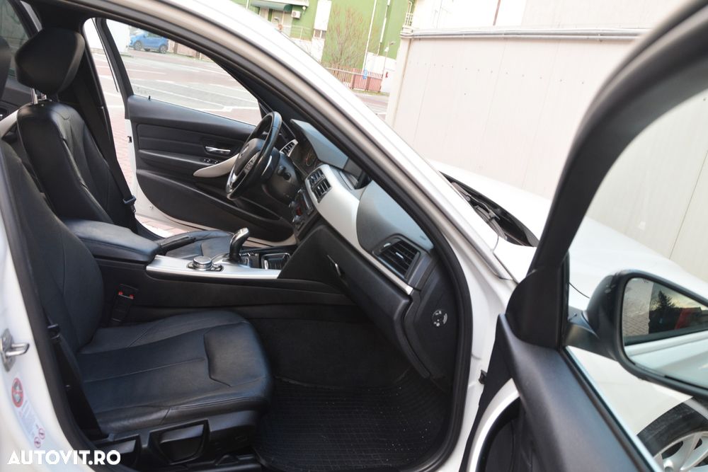 BMW Seria 3 320d Touring Aut. Blue Performance Sport Line - 19