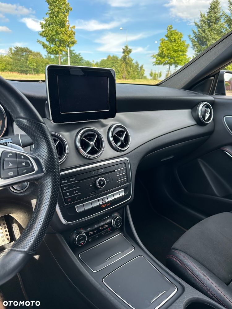 Mercedes-Benz CLA Shooting Brake 180 7G-DCT AMG Line - 16