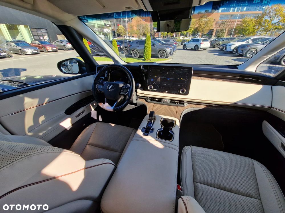 Lexus LM 350h Prestige - 13