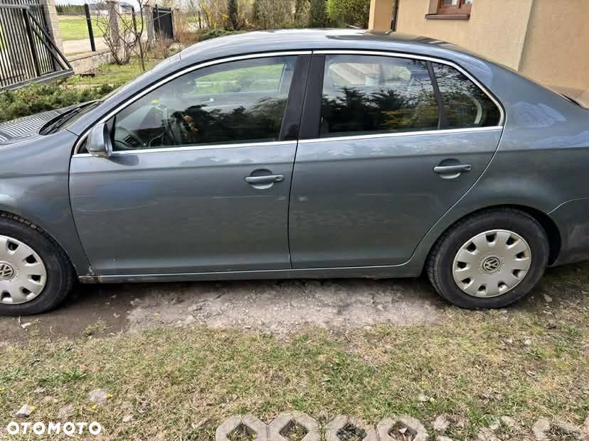 Volkswagen Jetta 1.6 FSI Comfortline - 3
