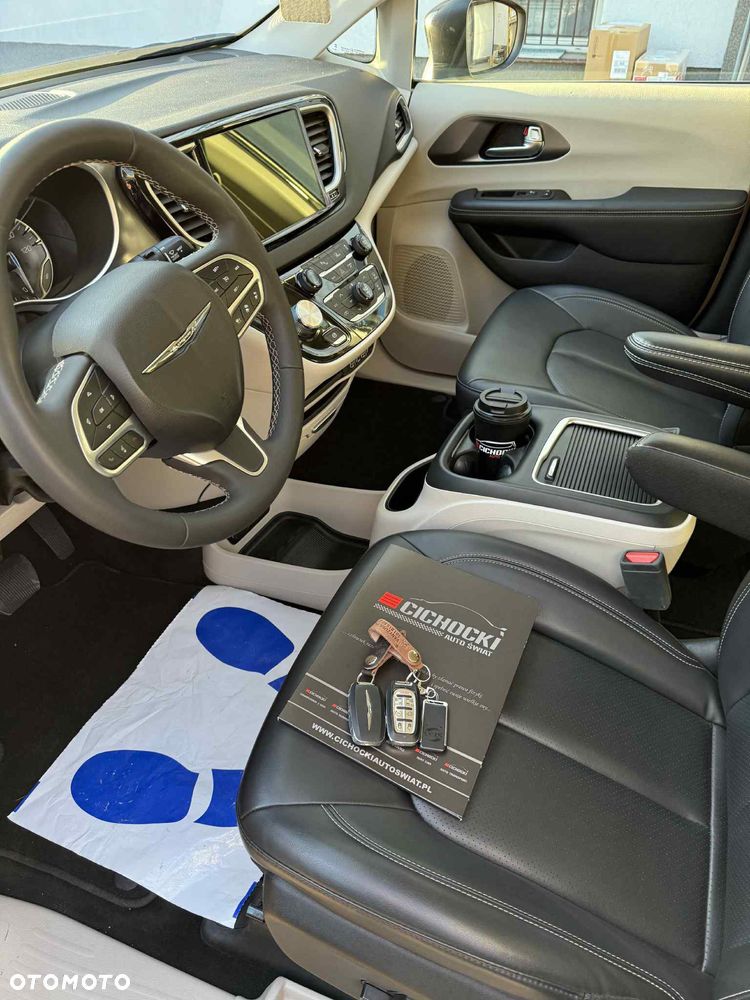 Chrysler Pacifica - 8