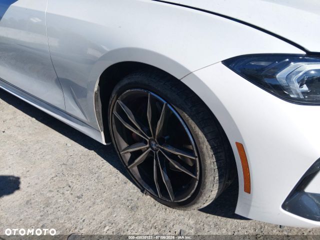 BMW Seria 3 330i xDrive M Sport - 11