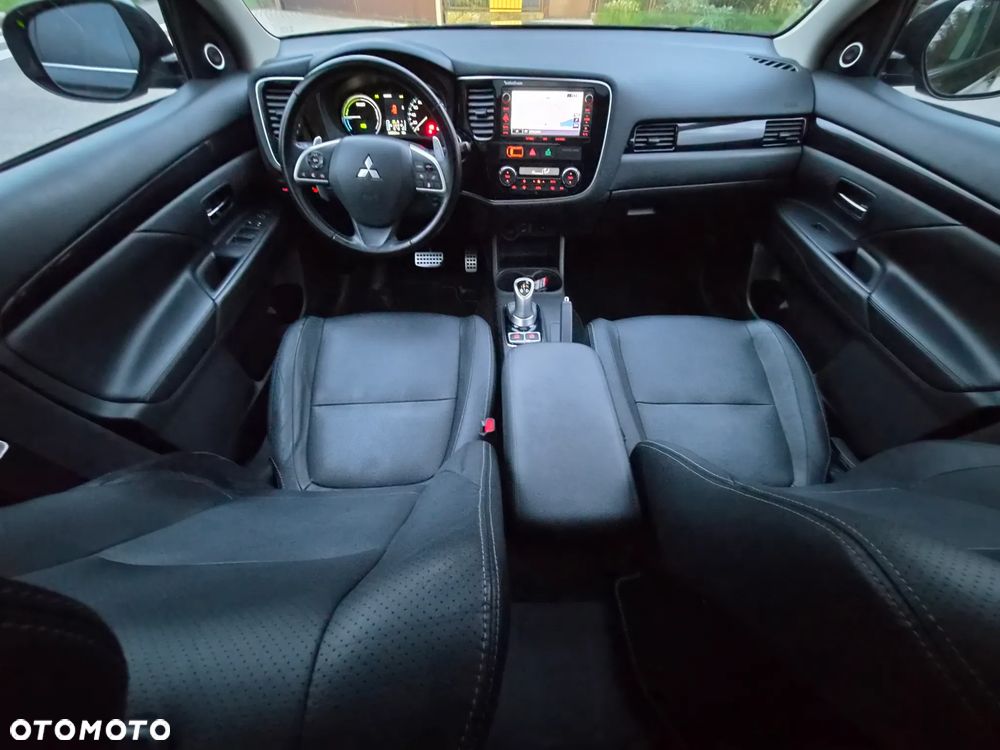 Mitsubishi Outlander - 8