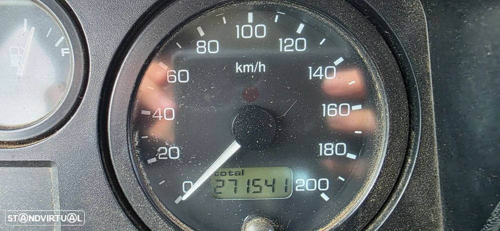 Land Rover Defender 90 2.5 TD5 Metal Top - 13