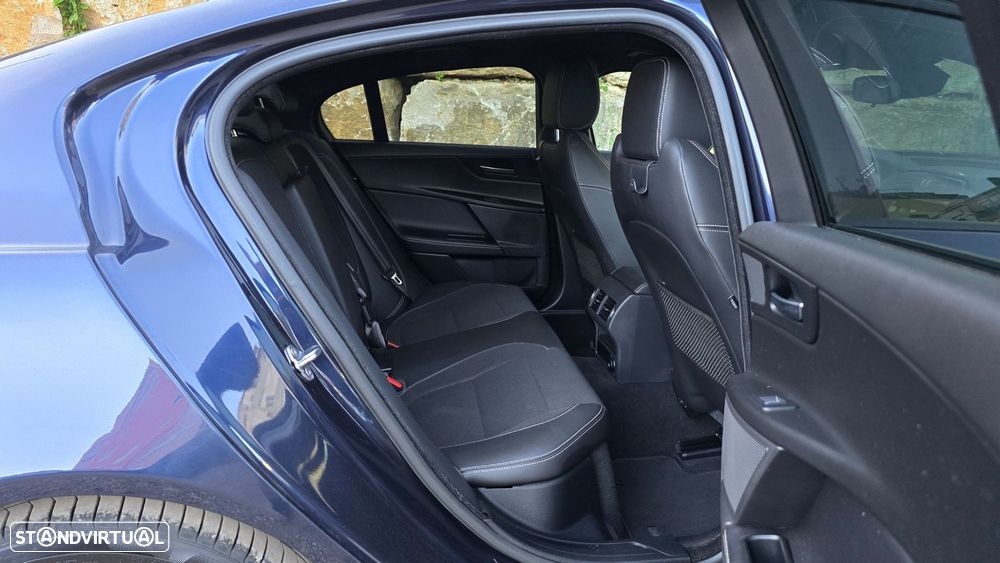 Jaguar XE 2.0 D R-Sport - 43