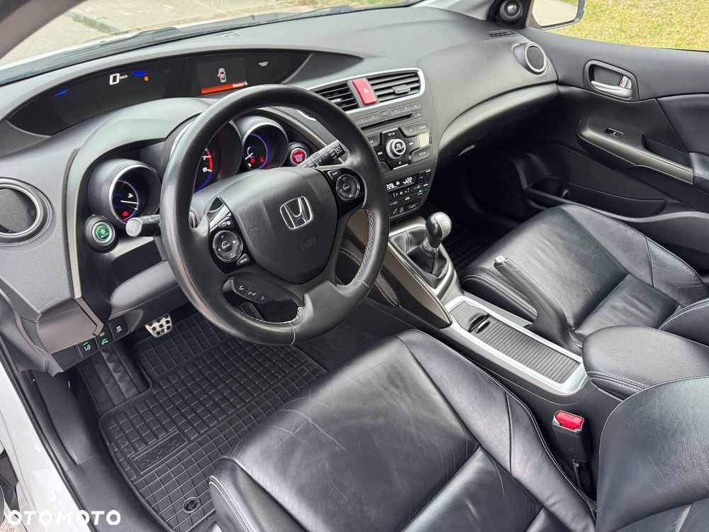 Honda Civic 1.8 i-VTEC Executive Black Edition - 29