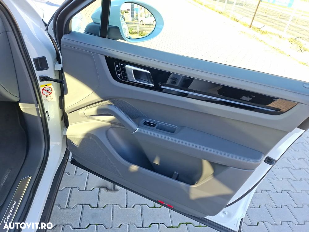 Porsche Cayenne Coupe - 17