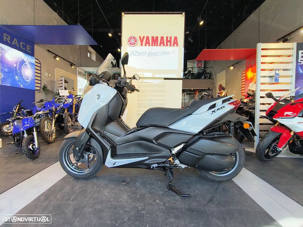 Yamaha X-Max 300 Techmax+ - 11