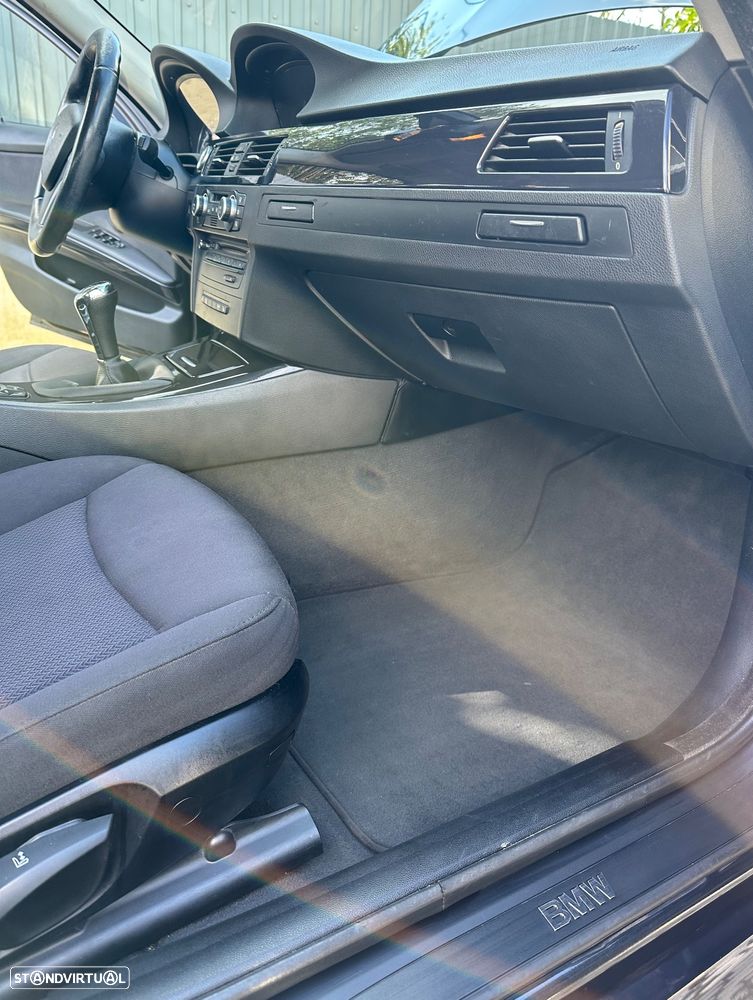 BMW 320 d Navigation Sport - 8