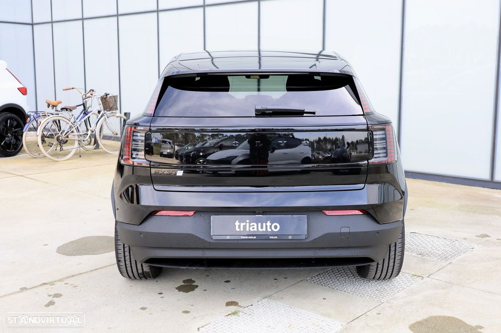 Volvo EX30 69 kWh Single Motor Extended Range Black Edition - 4