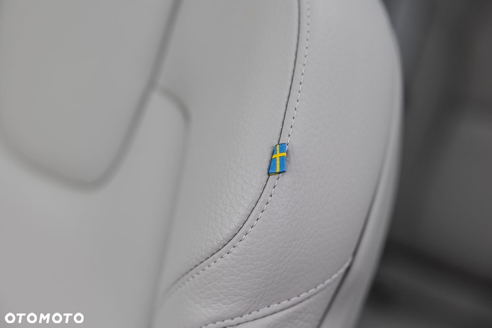 Volvo XC 60 B5 B AWD Plus Dark - 33