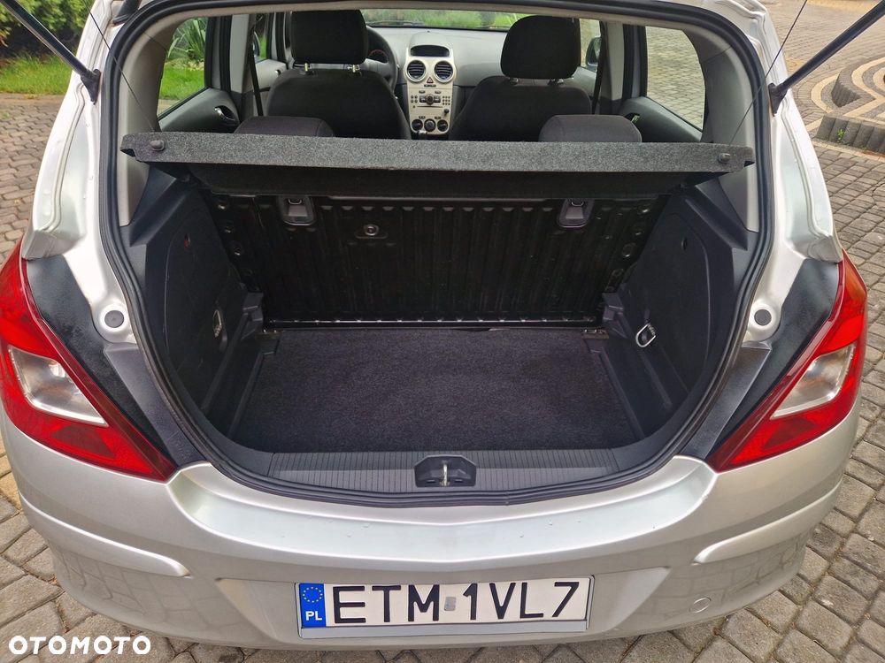 Opel Corsa 1.2 16V Essentia - 9
