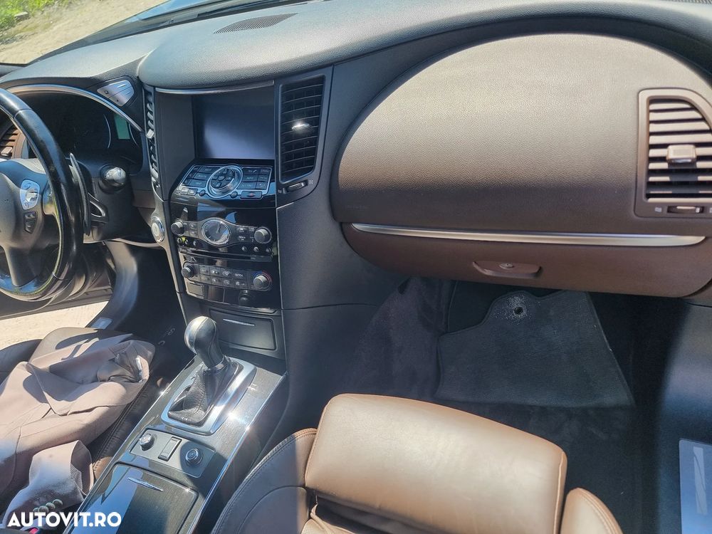 Infiniti Q70 - 12