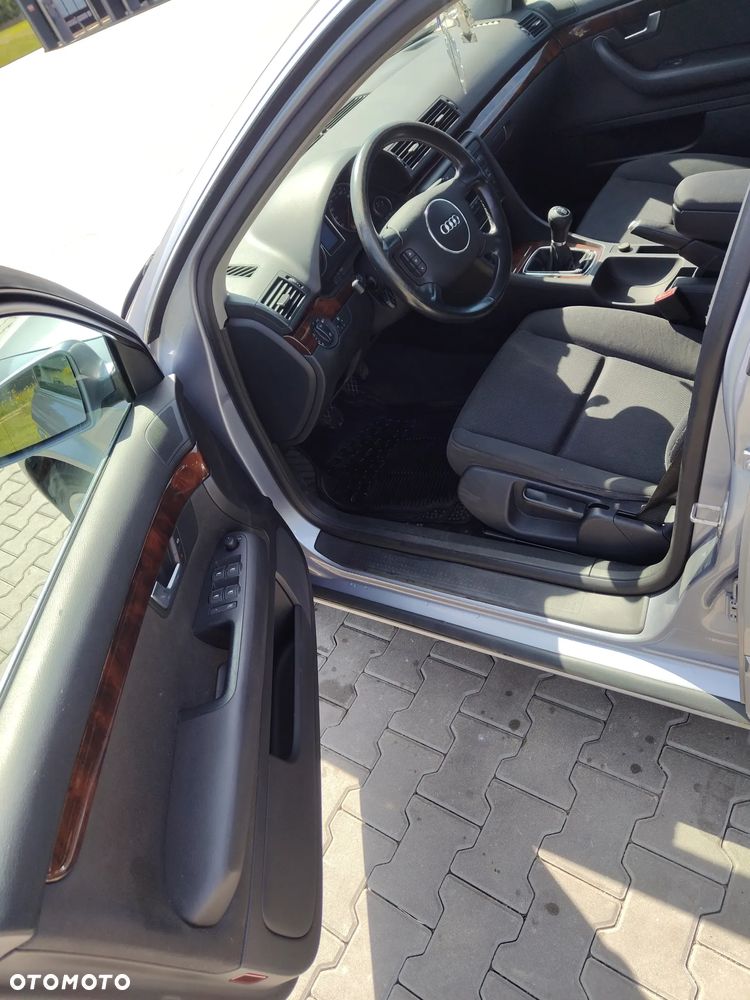 Audi A4 Limousine - 8