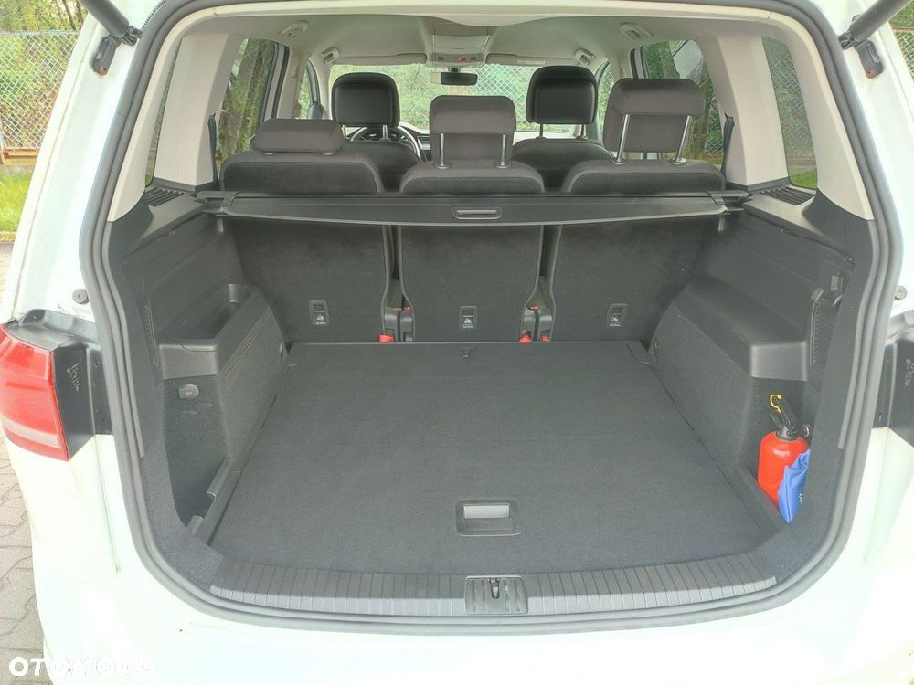 Volkswagen Touran - 15
