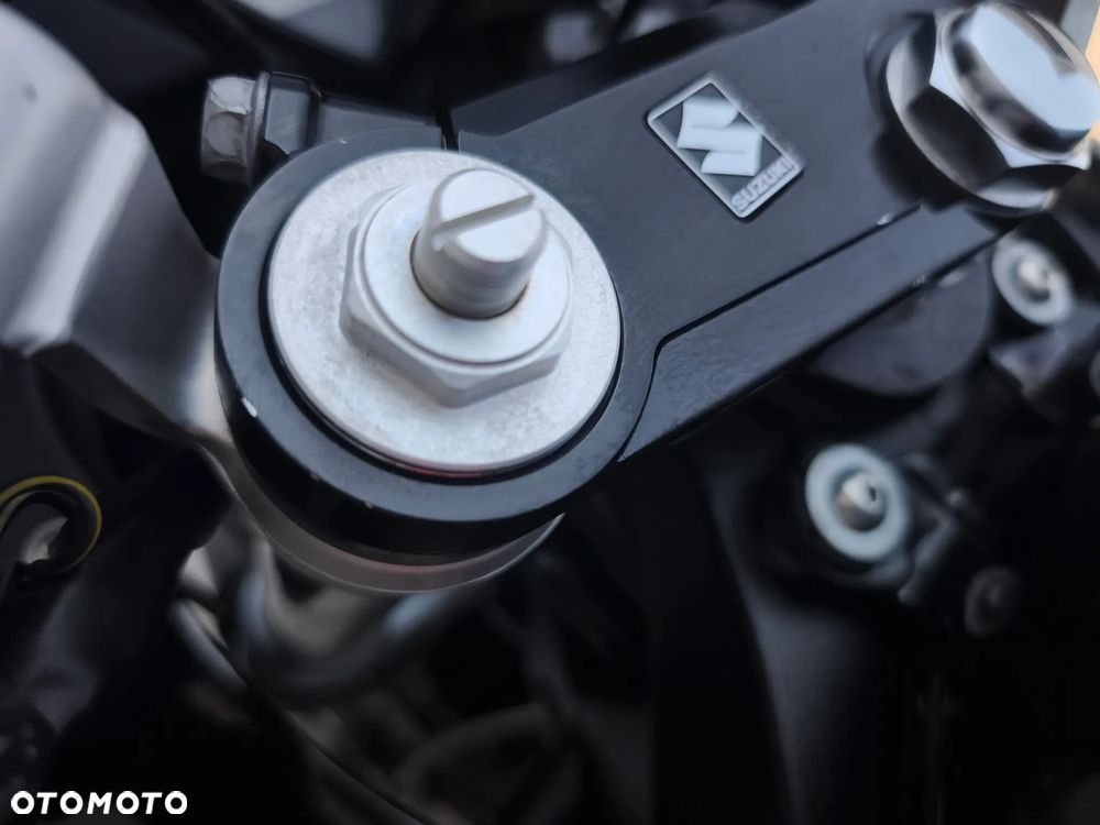 Suzuki SV - 16