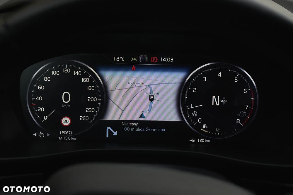 Volvo XC 40 T3 Momentum Pro - 2