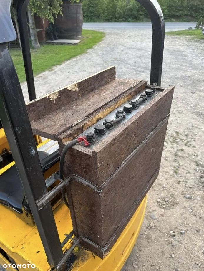 Caterpillar F35 - 13