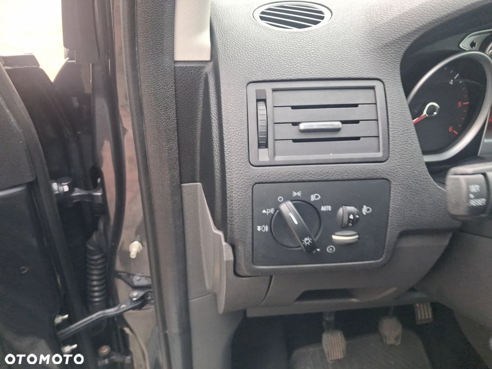 Ford Kuga 2.0 TDCi 2x4 Titanium - 24