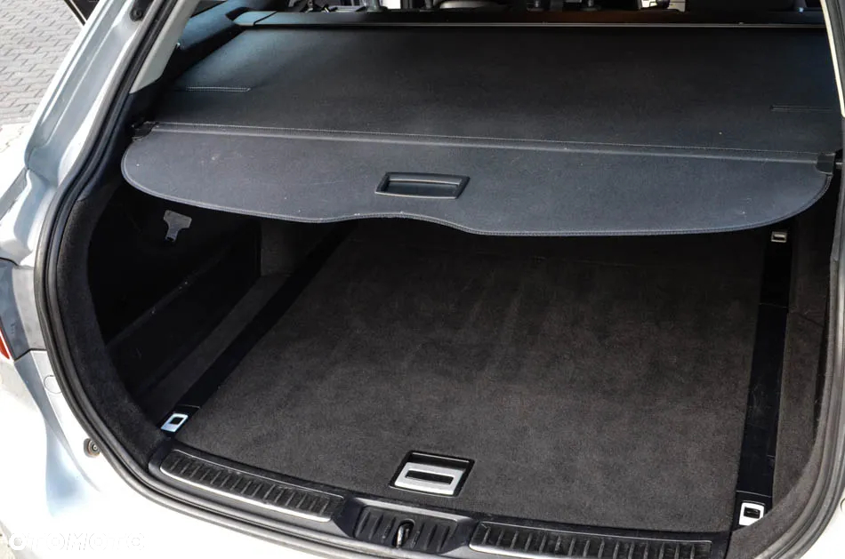 Toyota Avensis Combi 1.8 Executive - 27