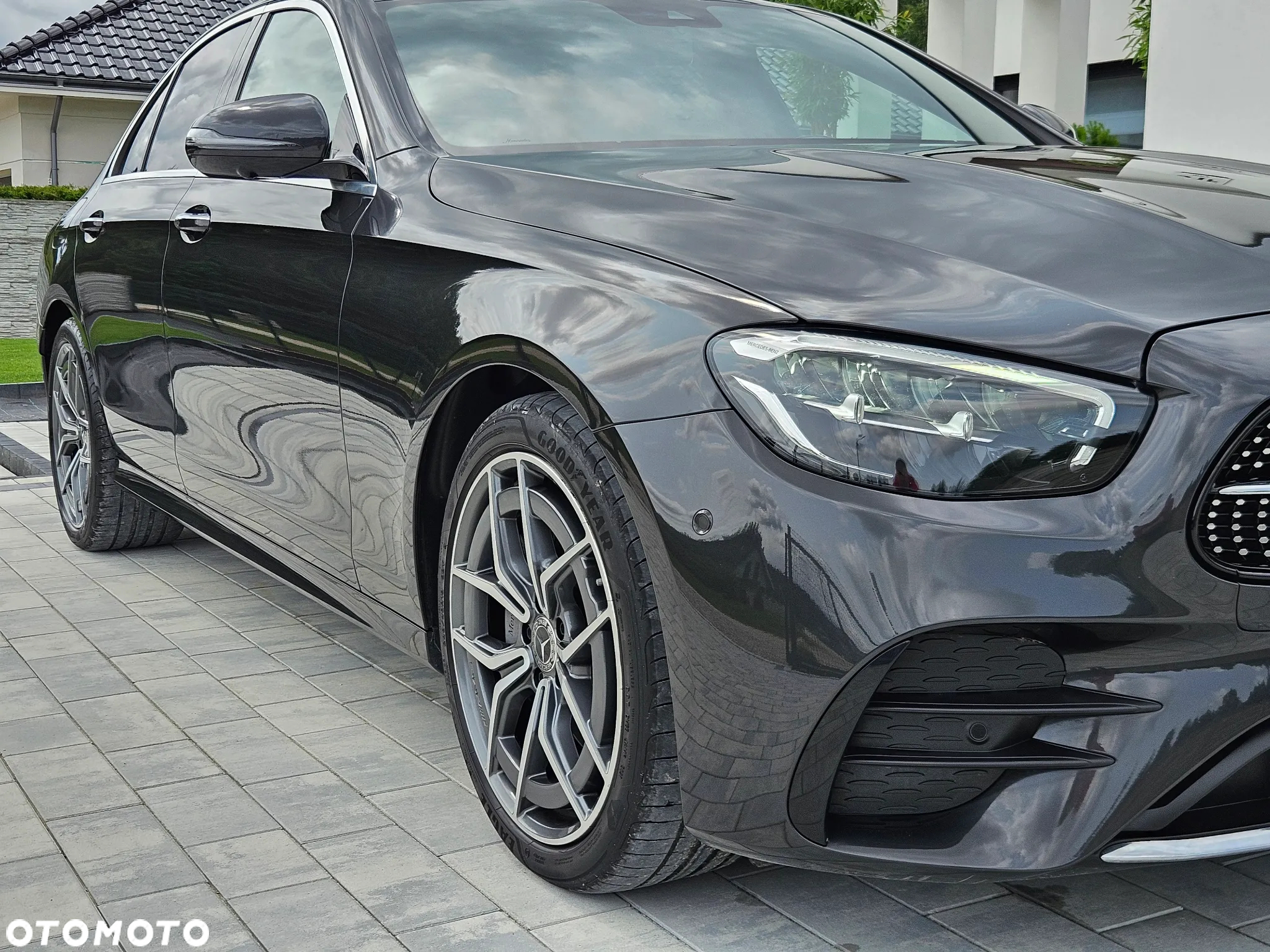 Mercedes-Benz Klasa E 220 d 4-Matic 9G-TRONIC - 15