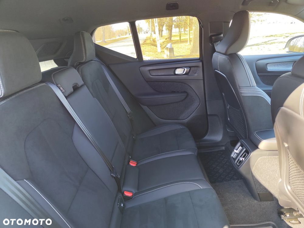 Volvo XC 40 B4 Plus Dark - 9