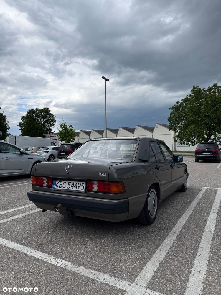 Mercedes-Benz W201 (190) - 5