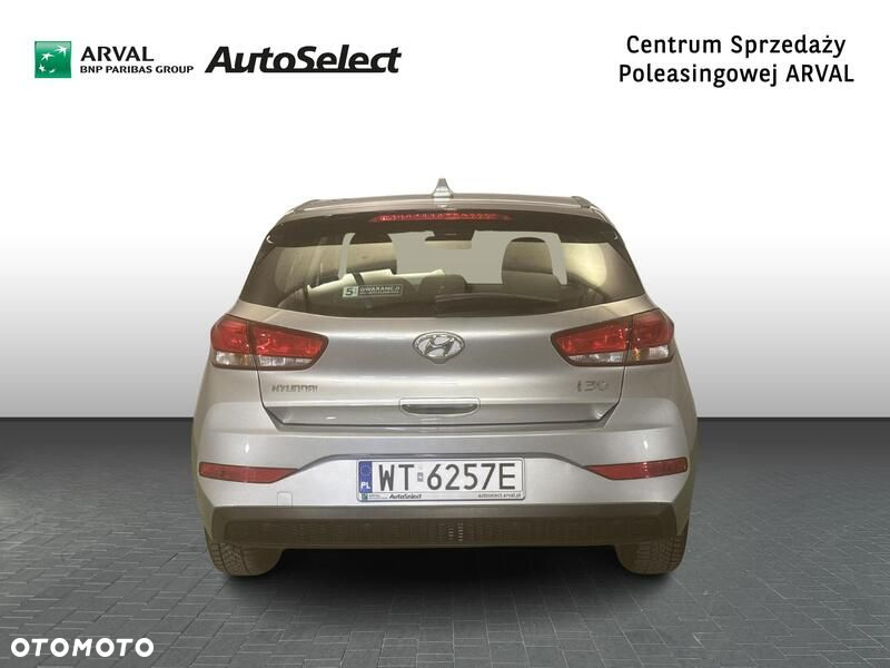 Hyundai i30 1.5 DPI Classic + - 5