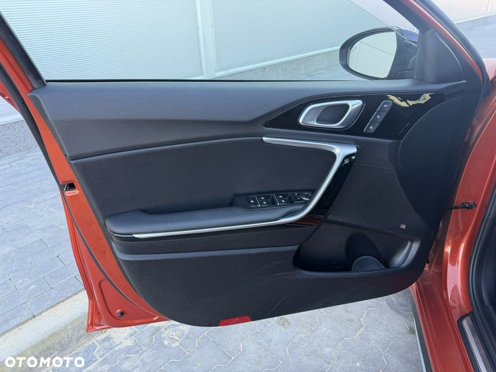 Kia Ceed 1.6 CRDi (48V Mild-Hybrid) DCT7 GT Line - 13