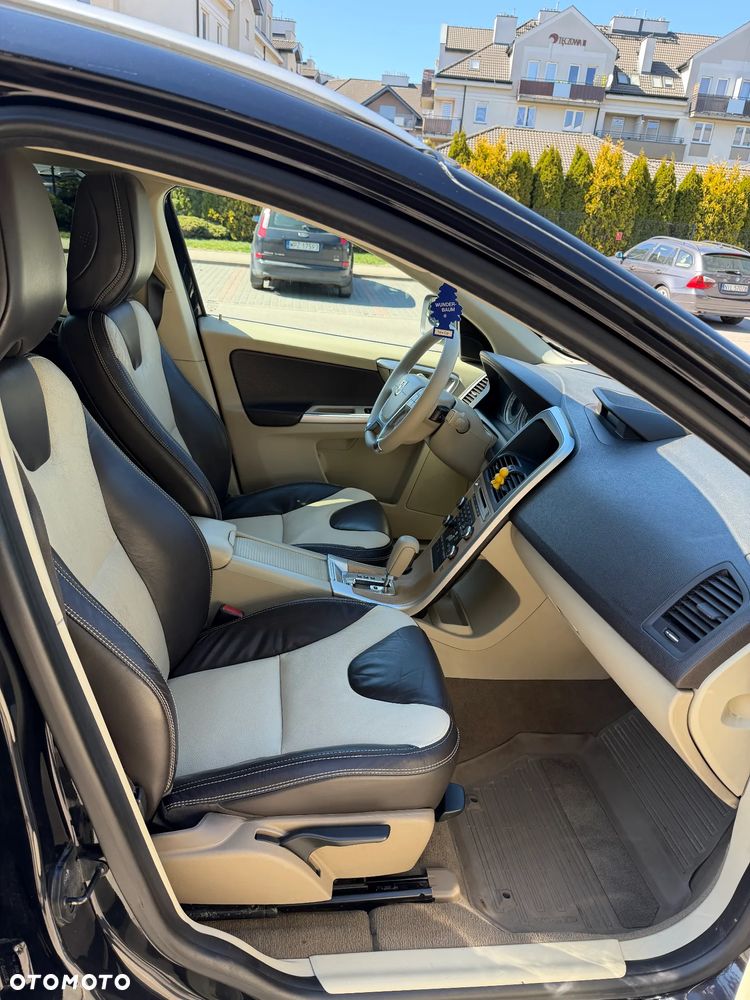 Volvo XC 60 D5 AWD Momentum - 7