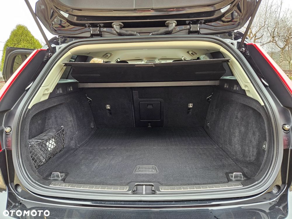 Volvo V60 D4 Momentum Pro - 24