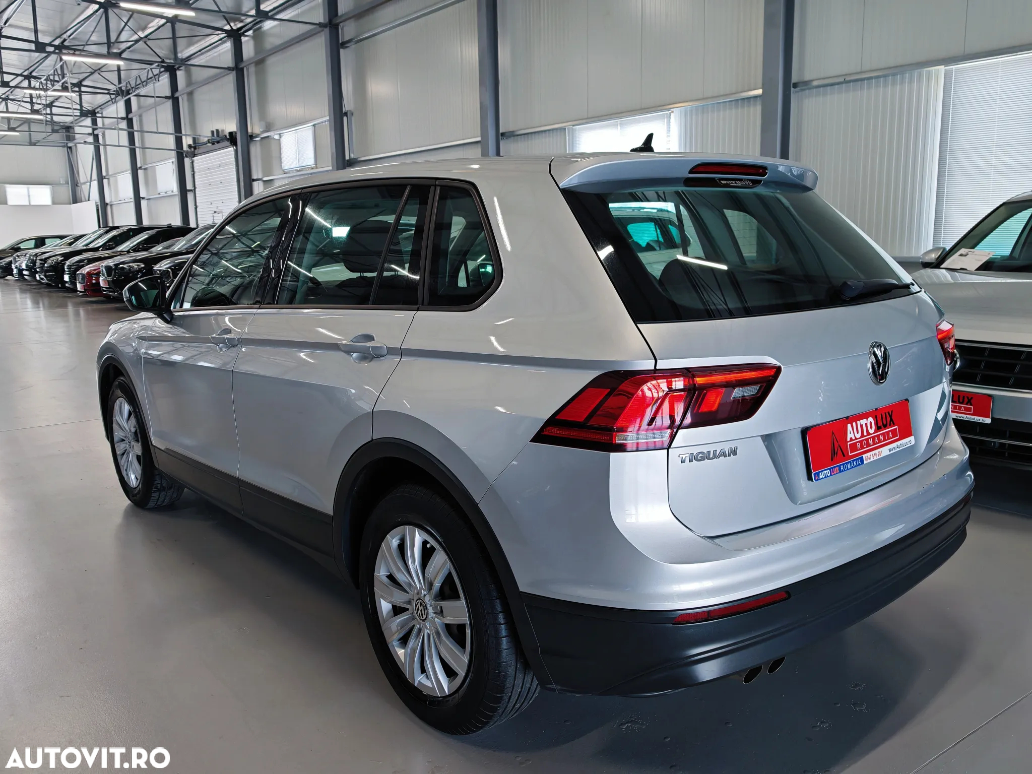 Volkswagen Tiguan - 5