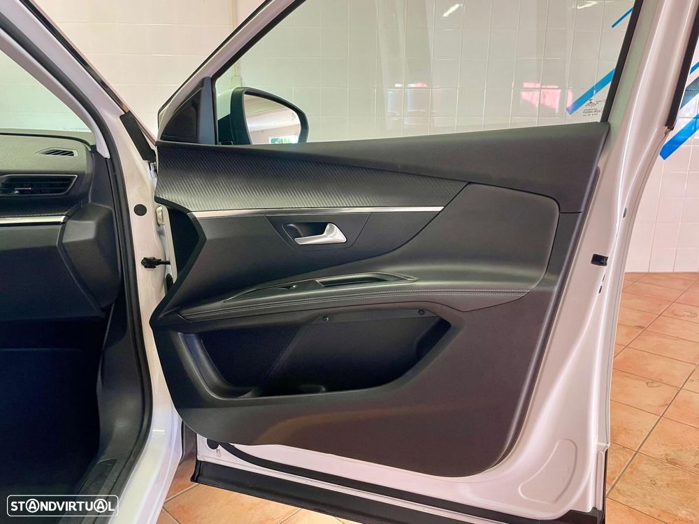 Peugeot 3008 1.2 PureTech Allure EAT6 - 34