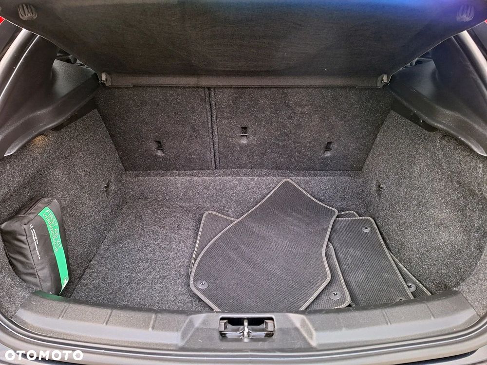 Volvo V40 D2 R Design - 29