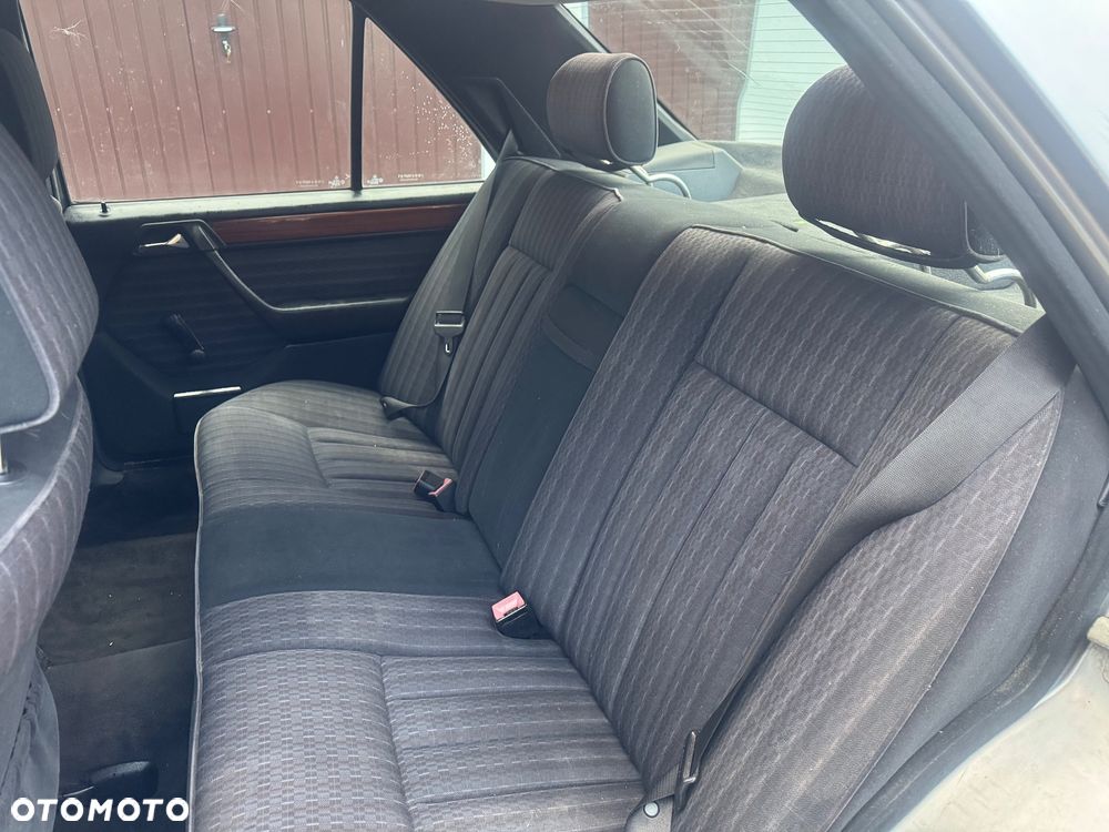 Mercedes-Benz W124 (1984-1993) - 11