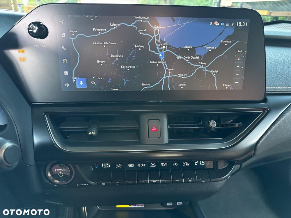 Lexus UX 300h F Sport Design - 13