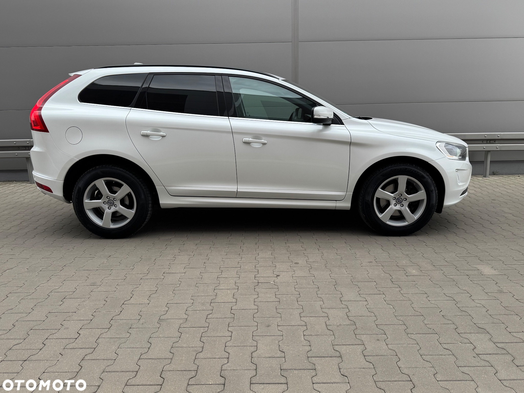 Volvo XC 60 D4 Drive-E Momentum - 4