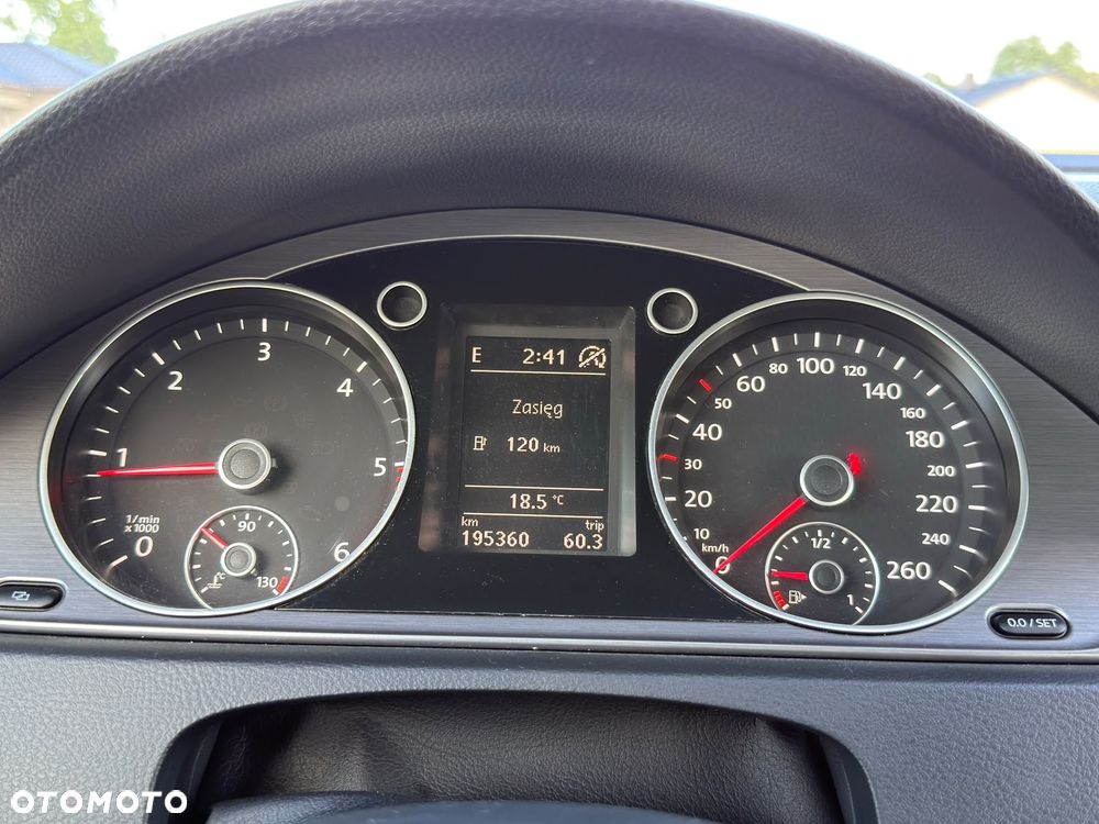 Volkswagen Passat 2.0 TDI BlueMotion Technology Highline - 22