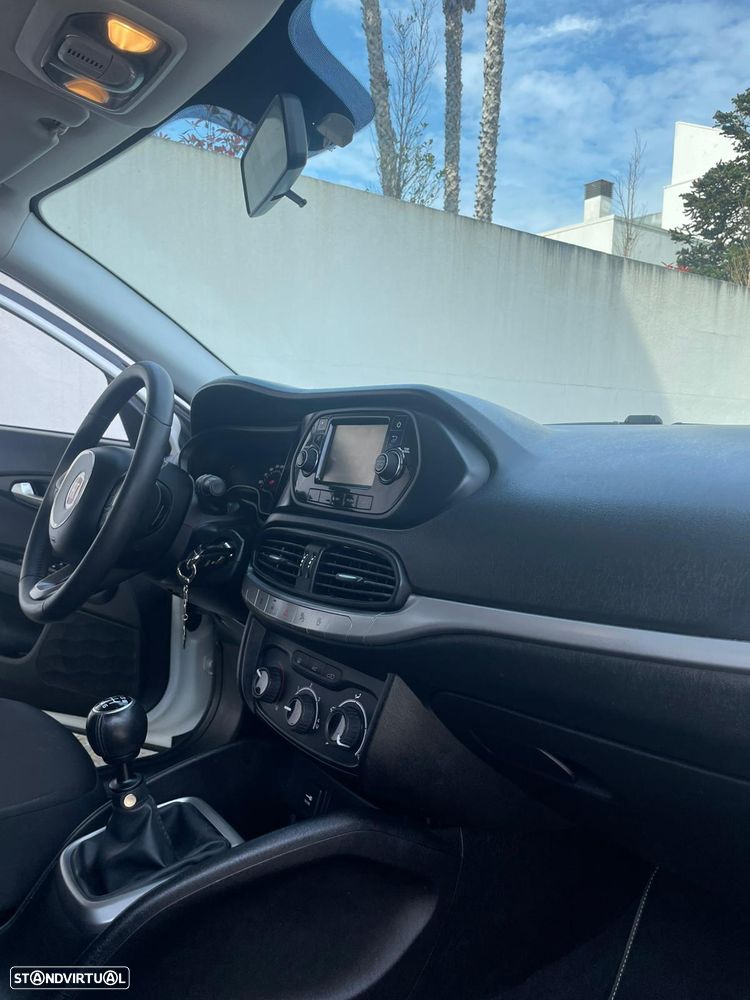 Fiat Tipo Station Wagon 1.6 M-Jet Lounge - 32