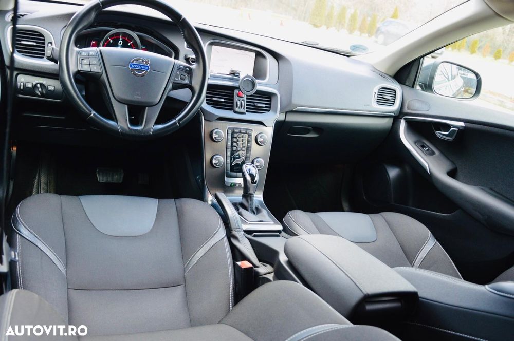 Volvo V40 D3 Geartronic You - 19