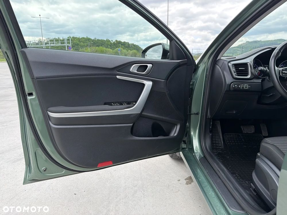 Kia Ceed 1.5 T-GDI M DCT - 11