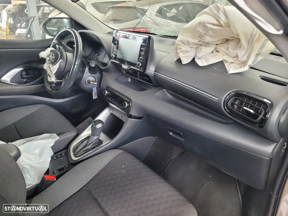Toyota Yaris 2023 Hybrid para peças - 4