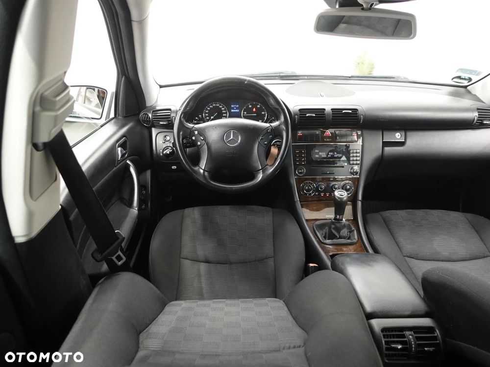 Mercedes-Benz Klasa C 220 CDI Classic - 27