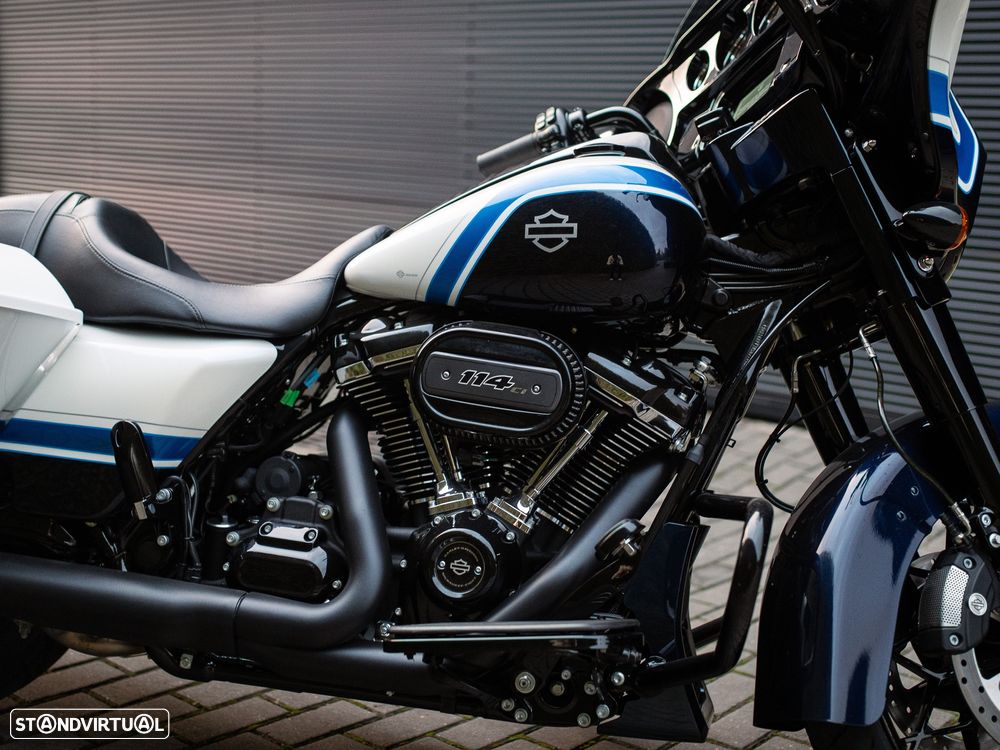 Harley-Davidson FLHXS STREET GLIDE® SPECIAL ARCTIC BLAST™ - 6