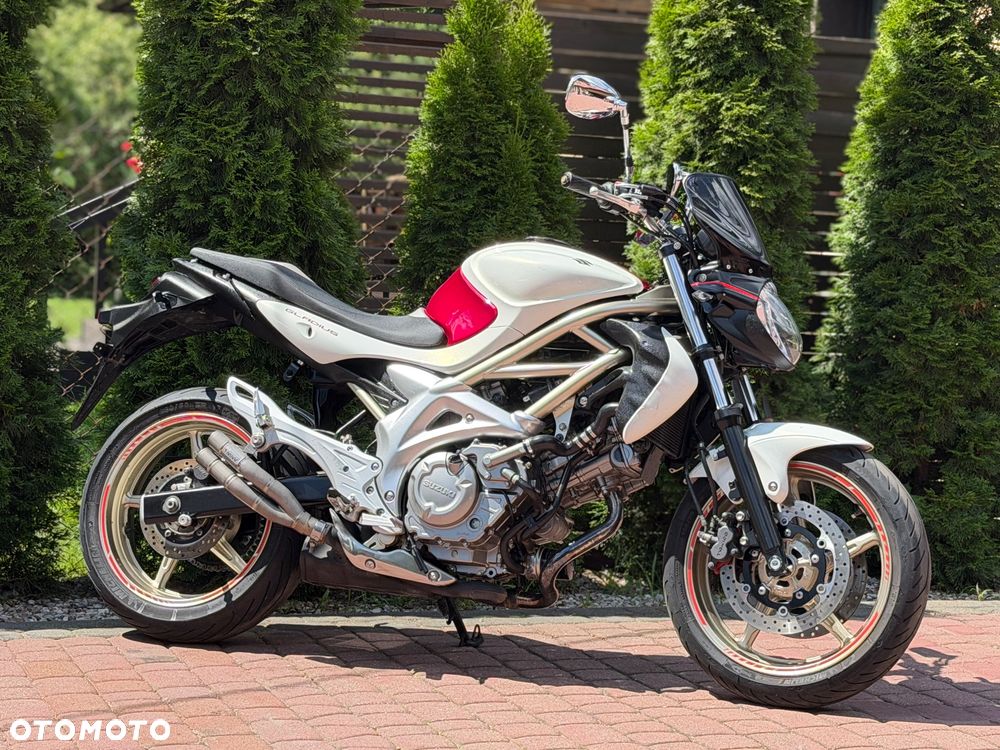 Suzuki Gladius - 2