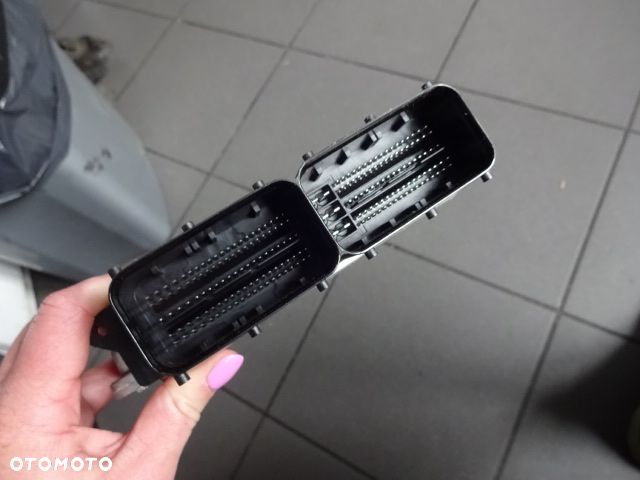 Sterownik silnika Audi A8 4H0 907 560 - 3