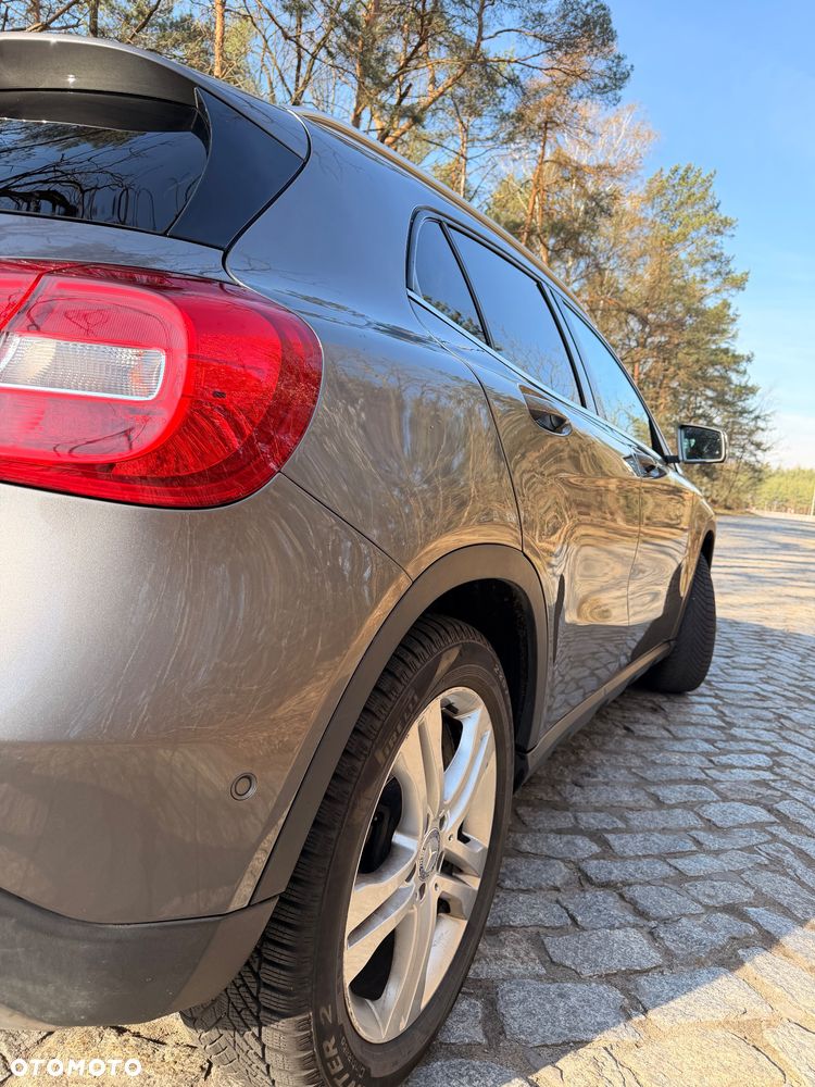 Mercedes-Benz GLA 250 4-Matic - 10