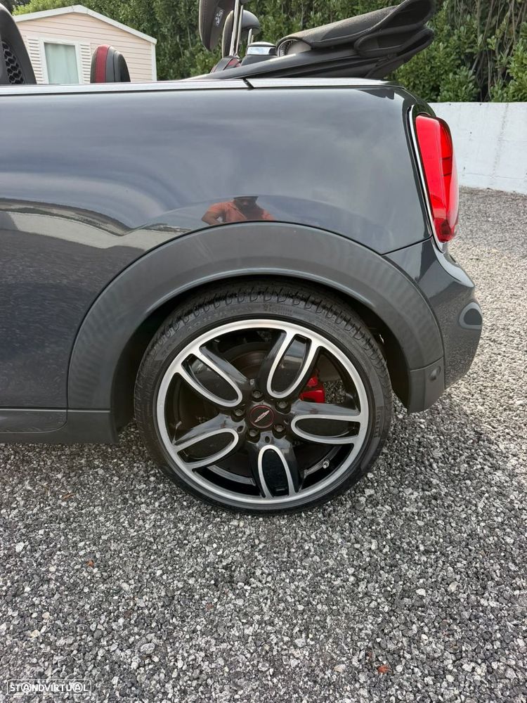 MINI Cabrio John Cooper Works - 16
